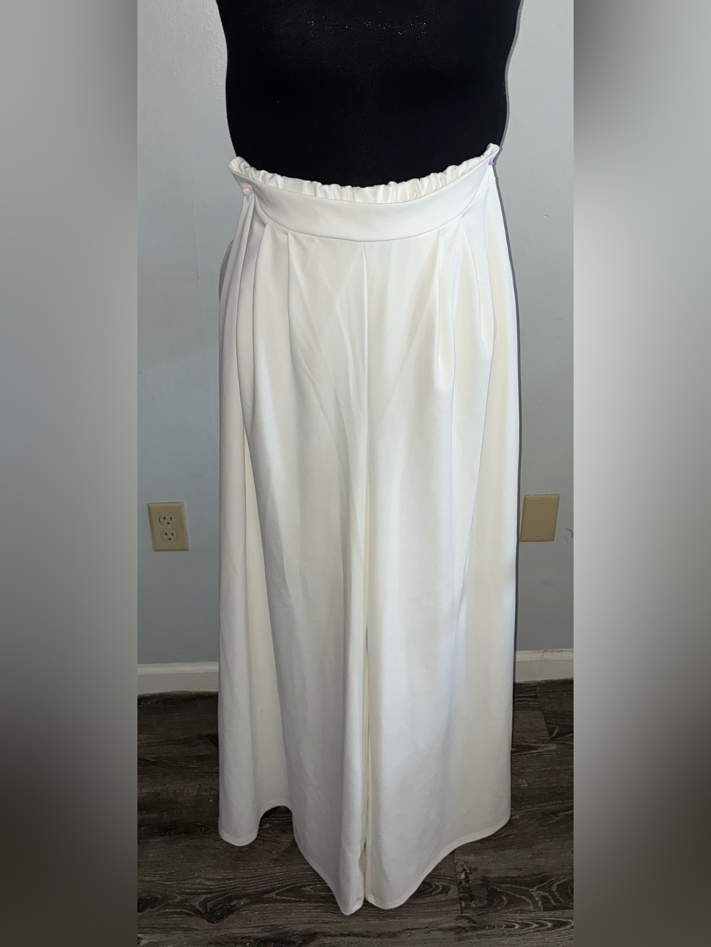 Fashion Nova Make An Entrance Wide Leg Pants — All White — Size 2XL